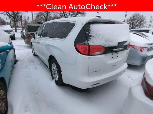 2023 Chrysler Voyager LX