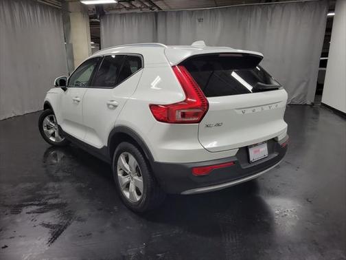 2021 Volvo XC40 T5 Momentum