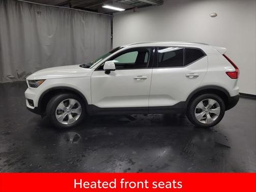 2021 Volvo XC40 T5 Momentum