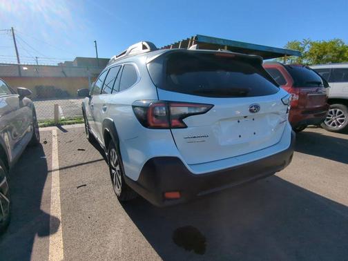Crystal White Pearl 2023 Subaru Outback Premium