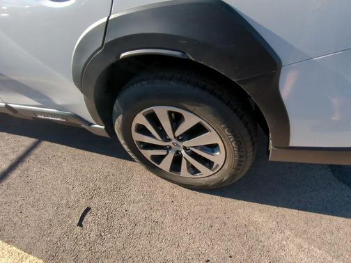 Crystal White Pearl 2023 Subaru Outback Premium