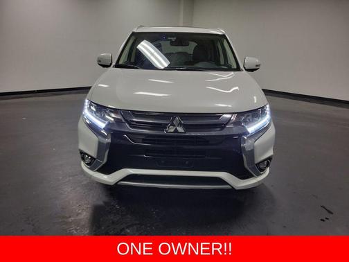 Diamond White Pearl 2018 Mitsubishi Outlander PHEV SEL