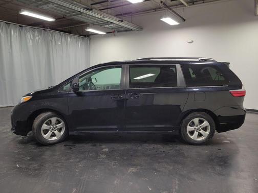 2019 Toyota Sienna LE