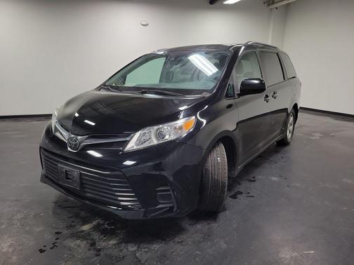 2019 Toyota Sienna LE