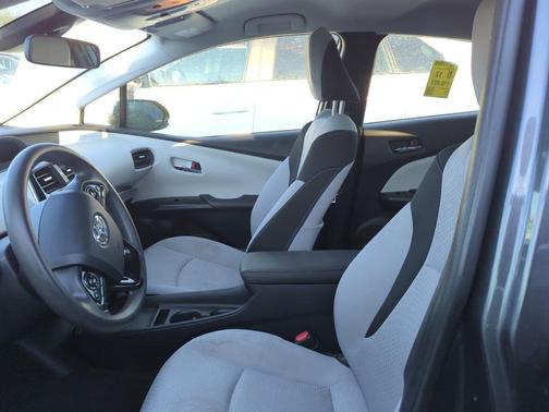 2019 Toyota Prius LE