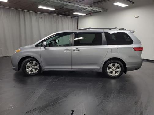2015 Toyota Sienna LE