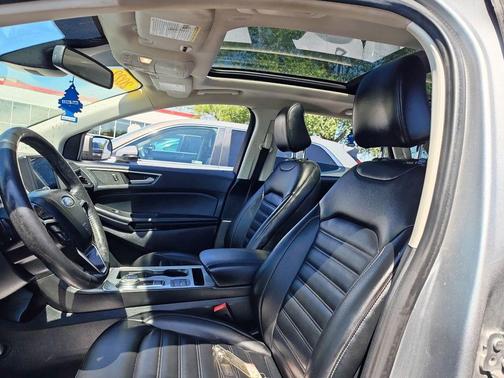 Iconic Silver Metallic 2022 Ford Edge SEL