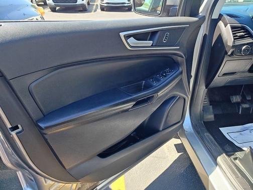Iconic Silver Metallic 2022 Ford Edge SEL