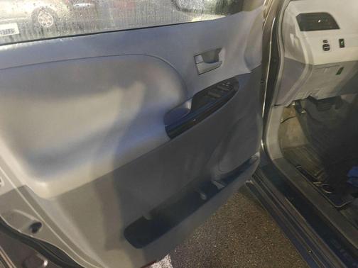 2013 Toyota Sienna LE