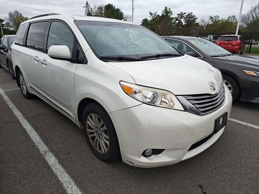 2017 Toyota Sienna XLE