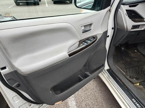 2017 Toyota Sienna XLE