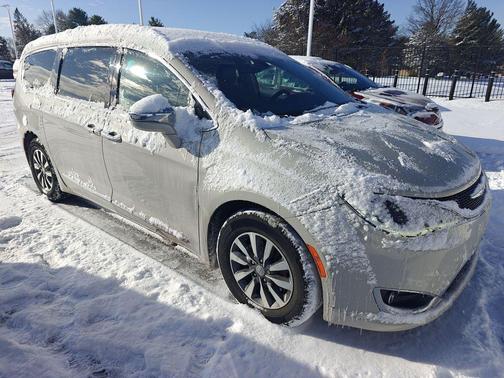 2020 Chrysler Pacifica Hybrid Limited
