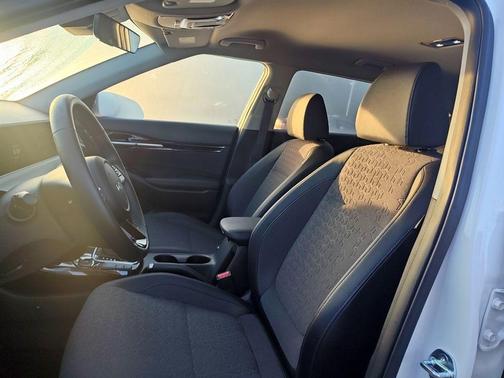 Snow White Pearl 2025 Kia Seltos S