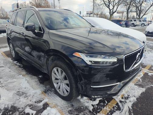 2016 Volvo XC90 T6 Momentum