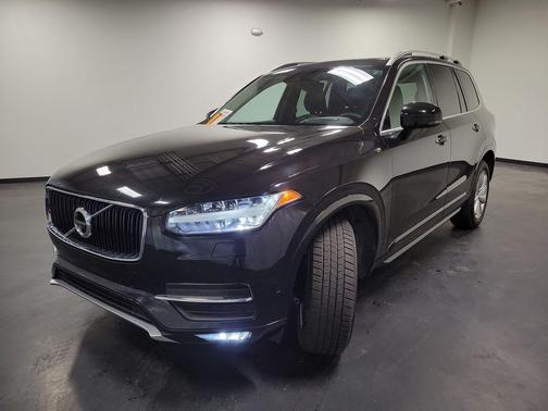 2016 Volvo XC90 T6 Momentum