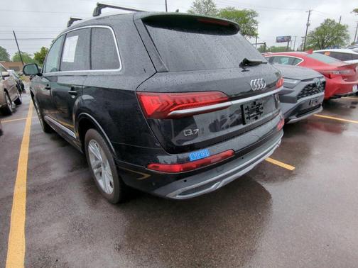 Orca Black Metallic 2021 Audi Q7 55 Premium Plus