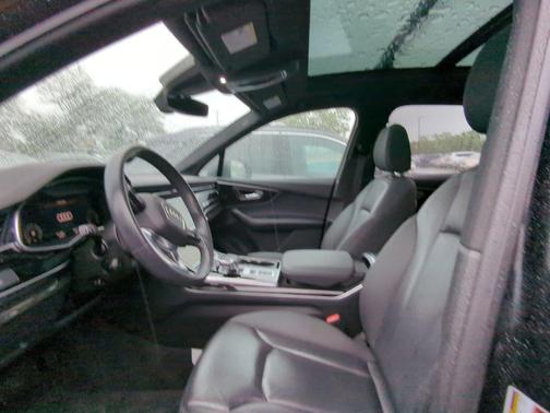 Orca Black Metallic 2021 Audi Q7 55 Premium Plus