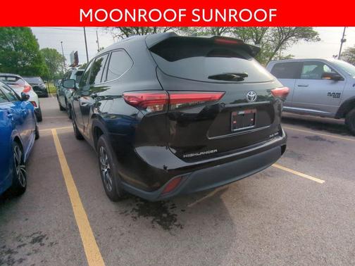 Opulent Amber 2020 Toyota Highlander XLE