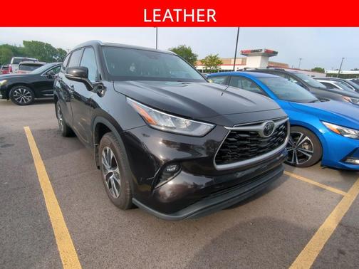 Opulent Amber 2020 Toyota Highlander XLE