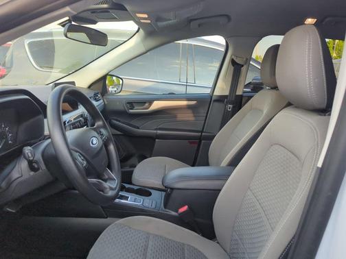 Oxford White 2022 Ford Escape SE