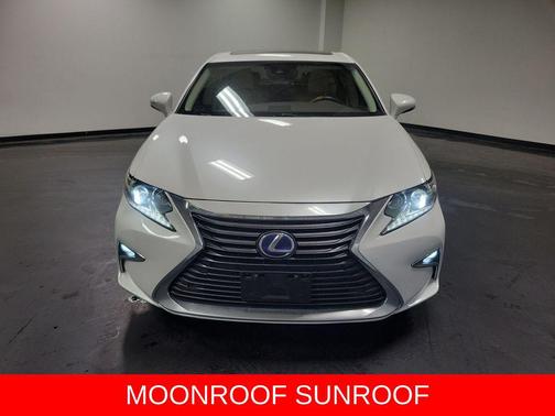 White Pearl 2018 Lexus ES 300h Base