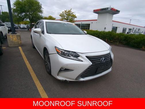 White Pearl 2018 Lexus ES 300h Base