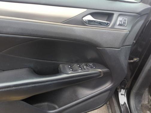 Tuxedo Black Metallic 2015 Lincoln MKC Base