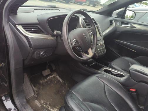 Tuxedo Black Metallic 2015 Lincoln MKC Base