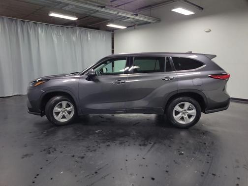 2022 Toyota Highlander LE