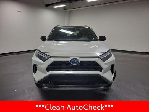 Wind Chill Pearl/Midnight Black Metallic 2024 Toyota RAV4 Hybrid SE