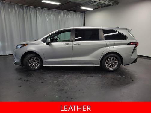 2022 Toyota Sienna XLE
