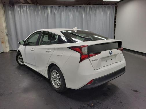 2022 Toyota Prius LE