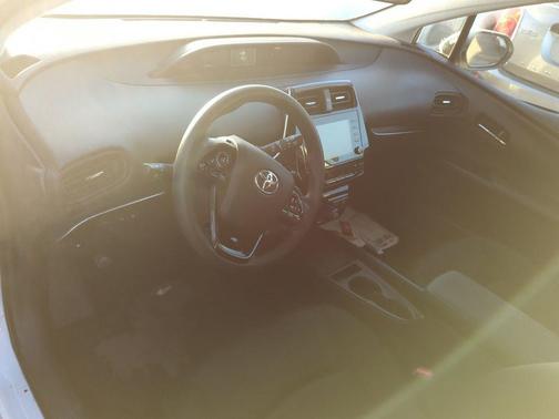 2022 Toyota Prius LE