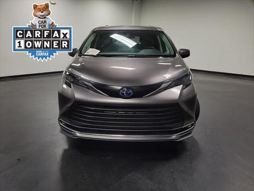2024 Toyota Sienna XLE 8 Passenger