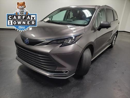 2024 Toyota Sienna XLE 8 Passenger