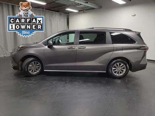 2024 Toyota Sienna XLE 8 Passenger
