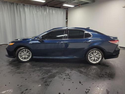 2019 Toyota Camry Hybrid XLE