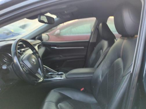 2019 Toyota Camry Hybrid XLE