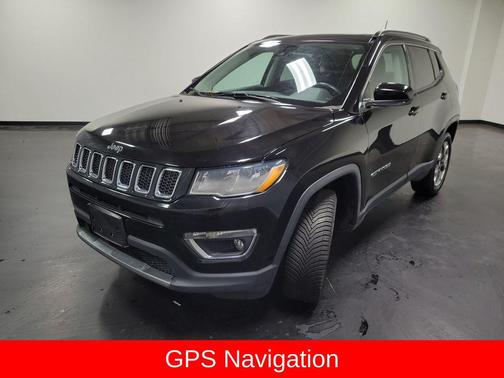 Diamond Black Crystal Pearlcoat 2019 Jeep Compass Limited