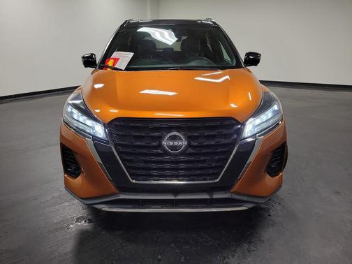 2022 Nissan Kicks SR