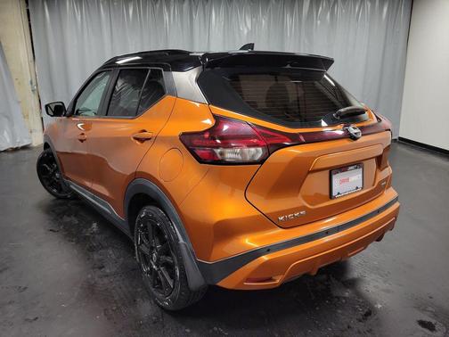 2022 Nissan Kicks SR