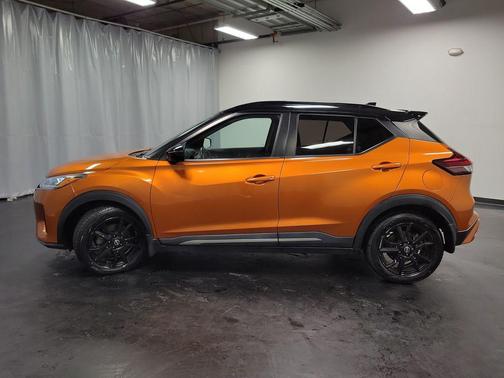 2022 Nissan Kicks SR