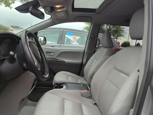 2018 Toyota Sienna XLE