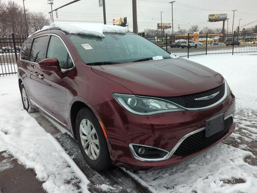 2017 Chrysler Pacifica Touring-L