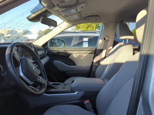 2023 Toyota Highlander Hybrid LE