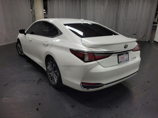 2019 Lexus ES 300h Base