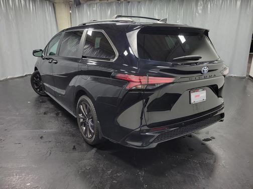 2023 Toyota Sienna XSE 7 Passenger