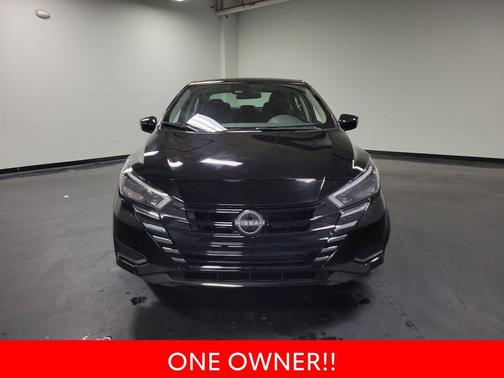 Super Black Metallic 2025 Nissan Versa 1.6 SV