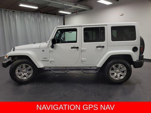 Bright White Clearcoat 2017 Jeep Wrangler Unlimited Sahara