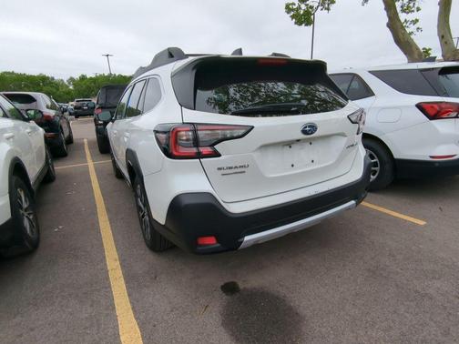 Crystal White Pearl 2024 Subaru Outback Limited